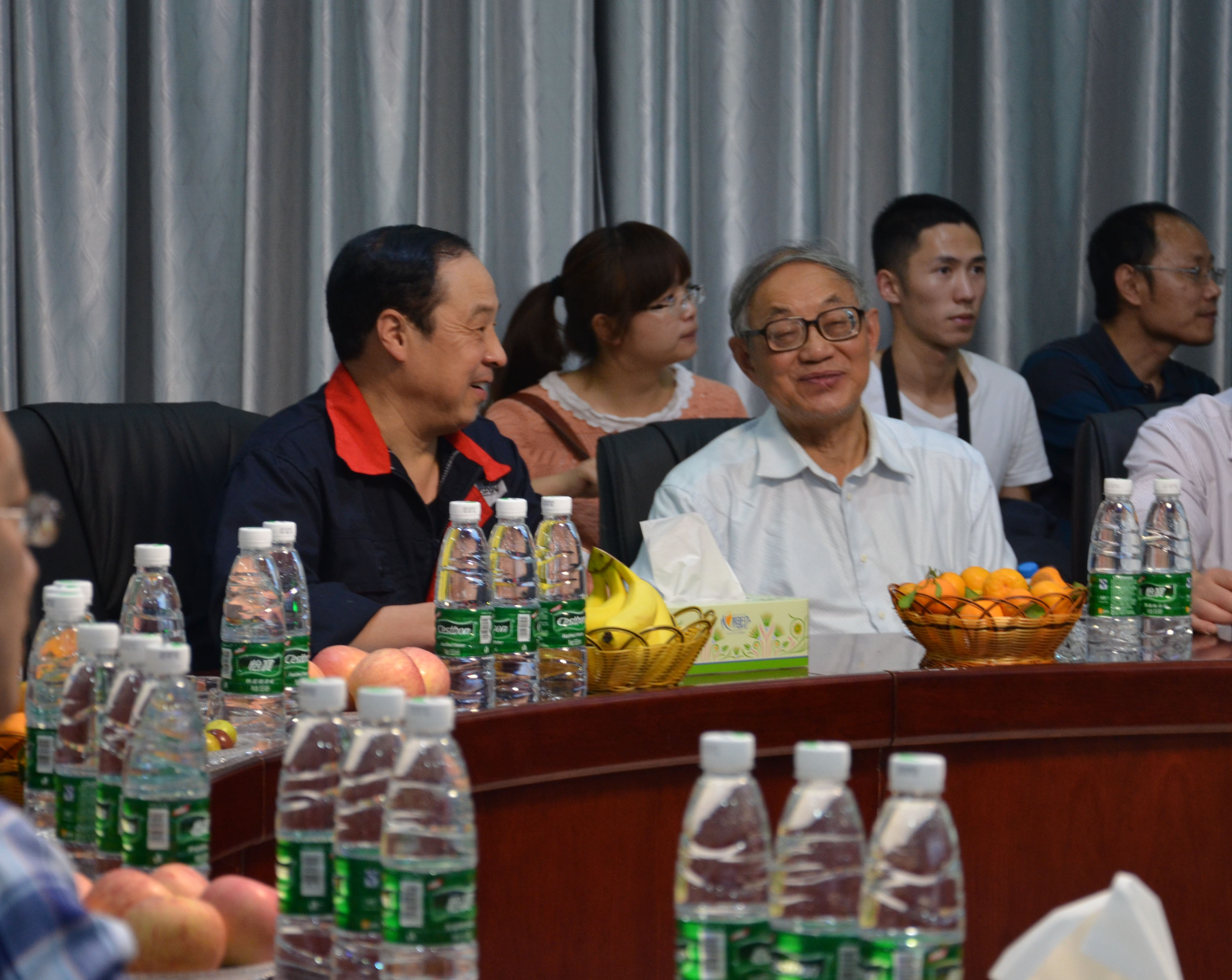 Our architecture structural adhesive founder -- Herman Luo and our chairman Mr. Yuan Hongwei a cordial conversation.